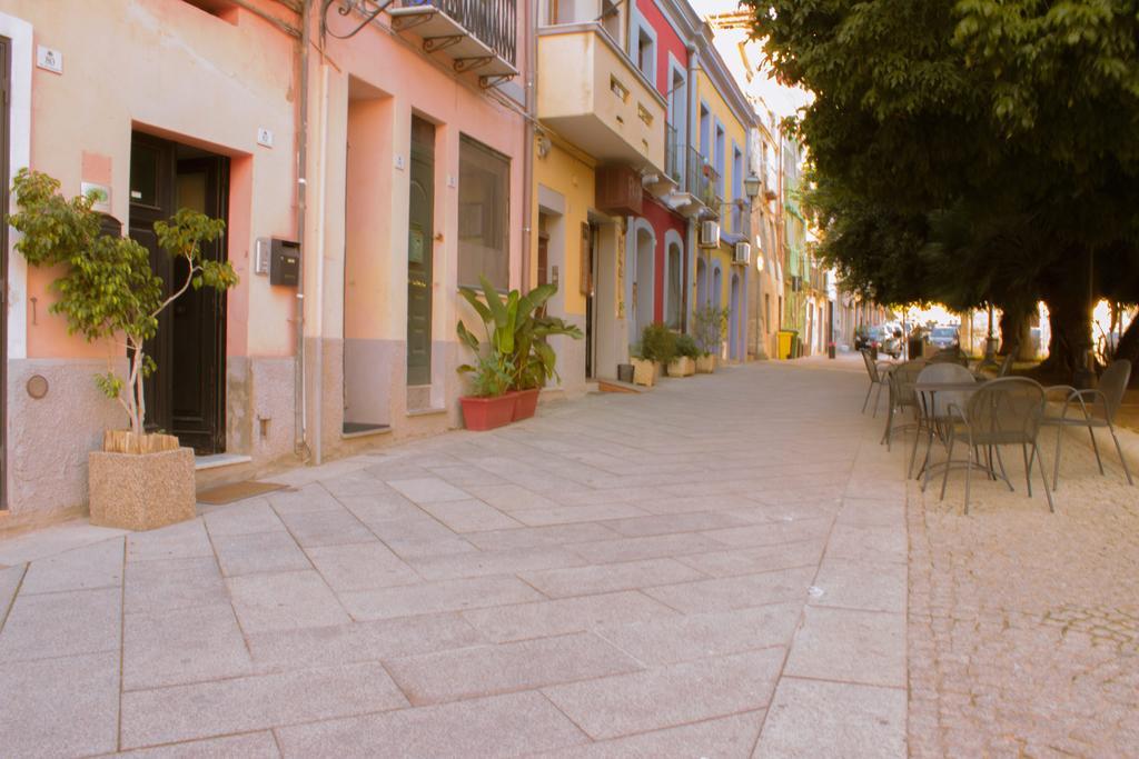 Appartamento Rosso Buoni E Cattivi Cagliari Rum bild