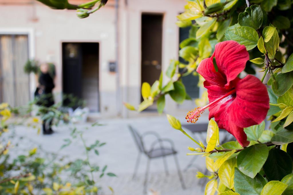 Appartamento Rosso Buoni E Cattivi Cagliari Rum bild