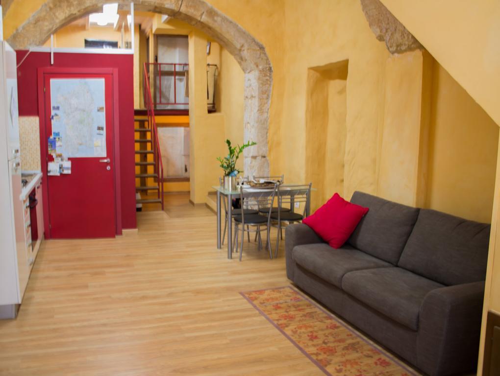 Appartamento Rosso Buoni E Cattivi Cagliari Rum bild